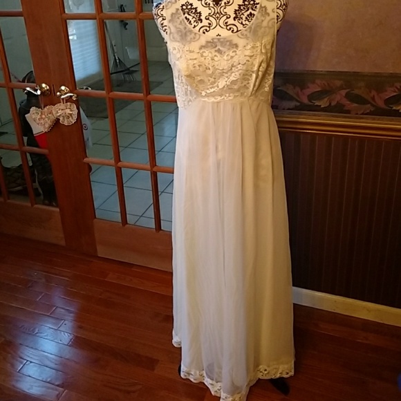 Lingerie - Picture 6 of 8